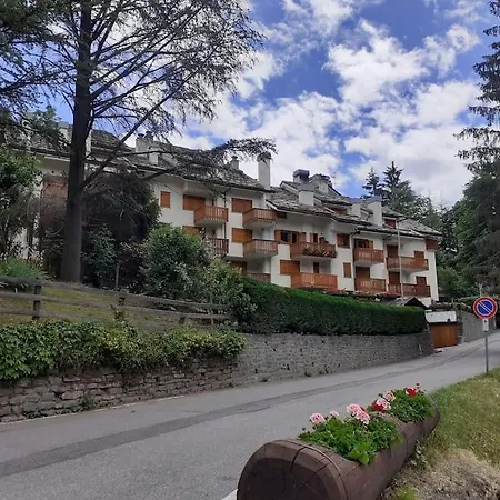 A Due Passi Dal Centro Di Courmayeur Apartament *