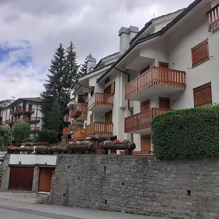 A Due Passi Dal Centro Di Courmayeur Verrand